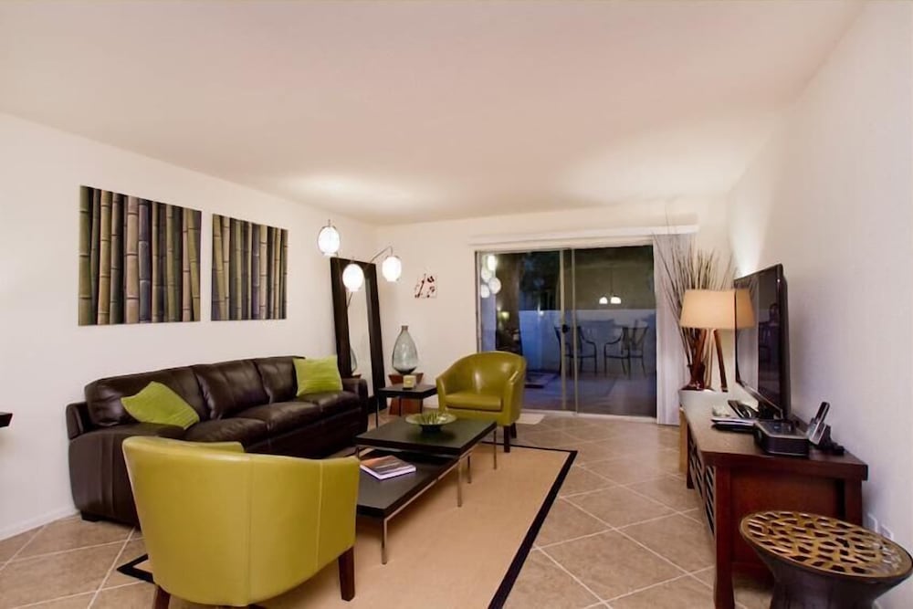 Ultra Chic and Modern By Signature Vacation Rentals