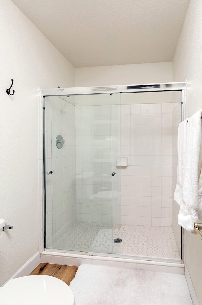 Western Hills-private Pool-putting Green-games & More!