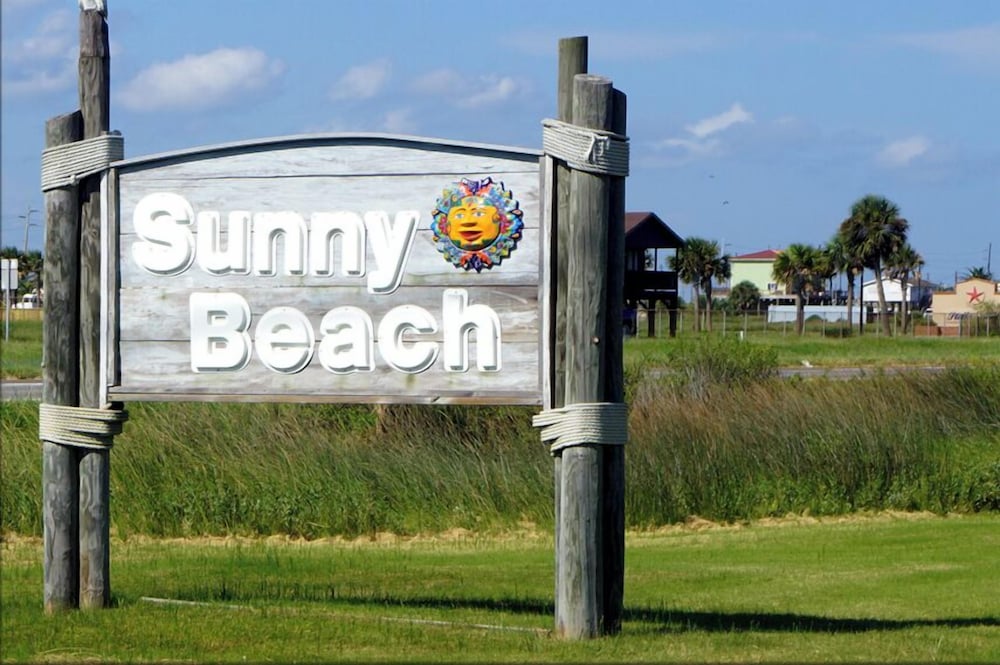 Sunny Beach House by Ryson Vacation Rentals