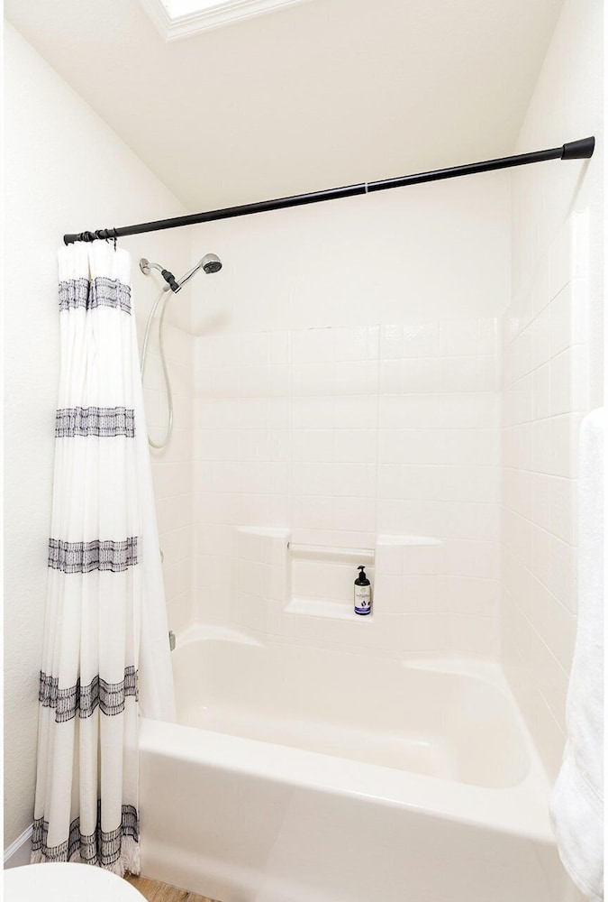 Western Hills-private Pool-putting Green-games & More!