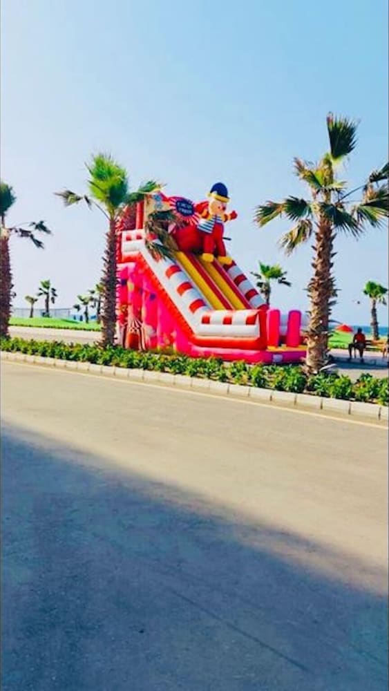 Family-friendly Chalet Steps From the Sea Porto Said