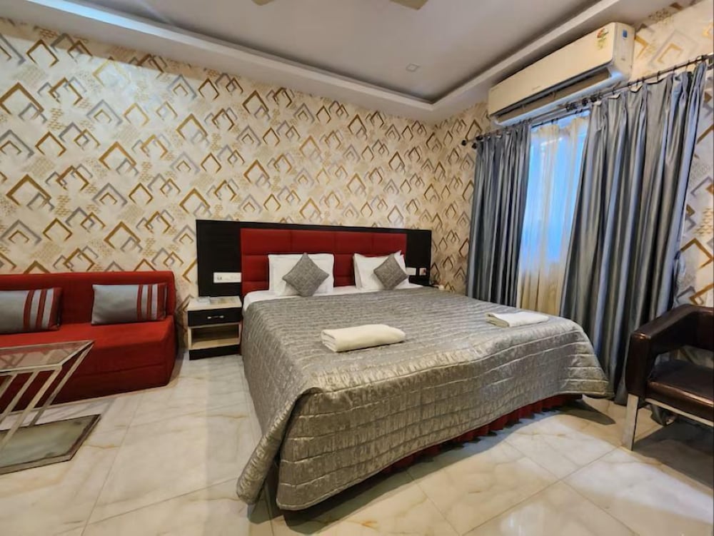 Hotel Orchid Plaza