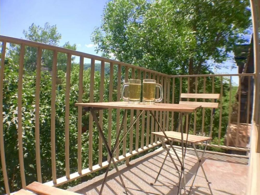 The Hutchinson Apartments - Image 3