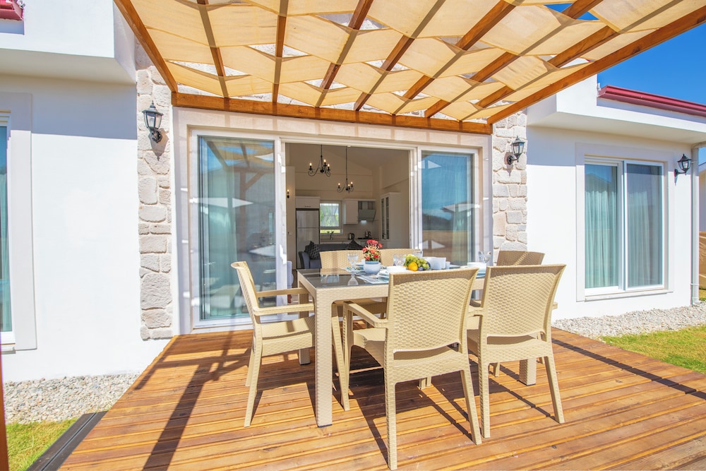 SunTeos Villa Suites - Image 10