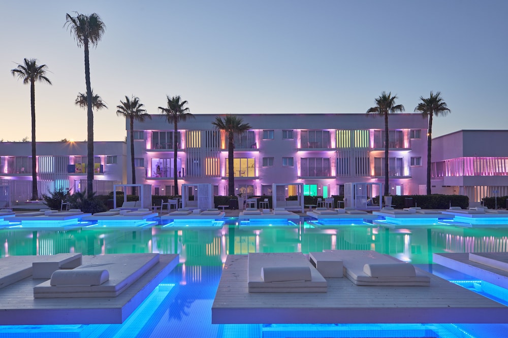 Hotel So White Club Resort