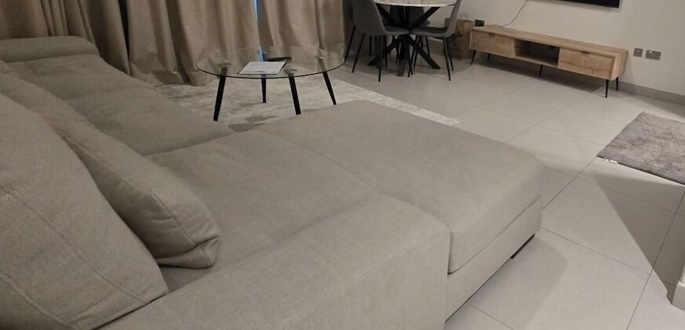 OYO HOME 1483 One Bedroom Apartments