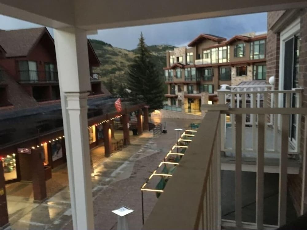 2BR Resort Plaza 5022 Slope-Side Park City Condo, Ideal for Families & Couples