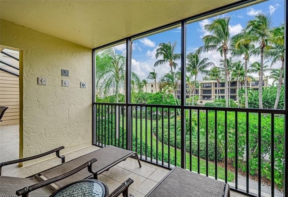 Sea Oats 123 2 Bedroom Condo by RedAwning view 4