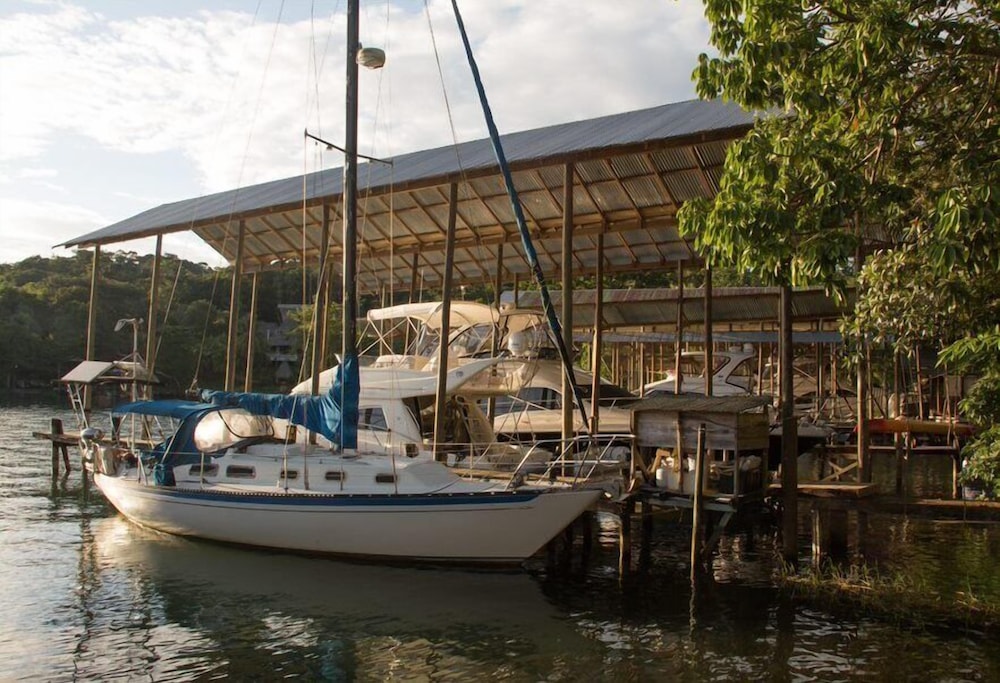 Hotel Catamaran - Property Image 5
