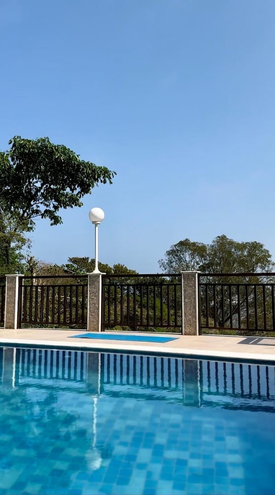 Leonardi's Sunset House