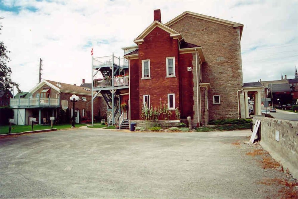 Brockville Vacations - The Noble Suites - Property Image 30