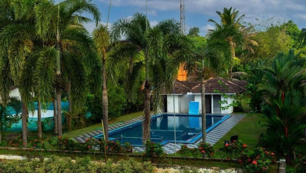 Kumarakom Heritage Resort & Ayurveda