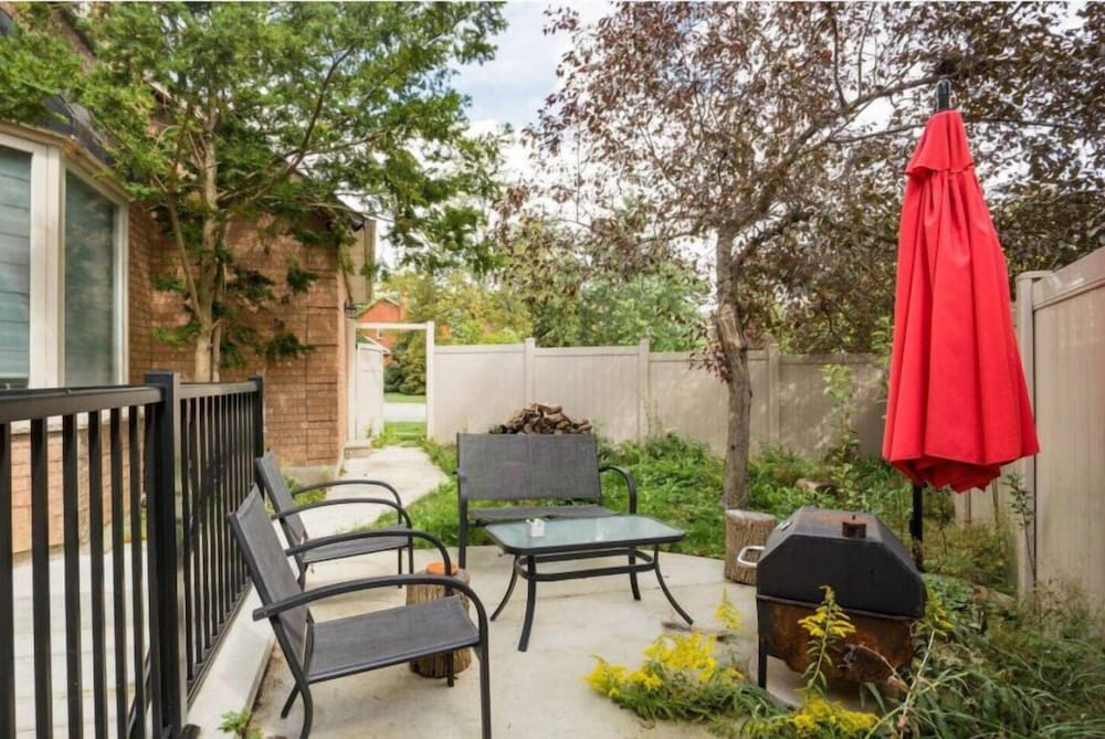 Mississauga Manor - Meadowvale
