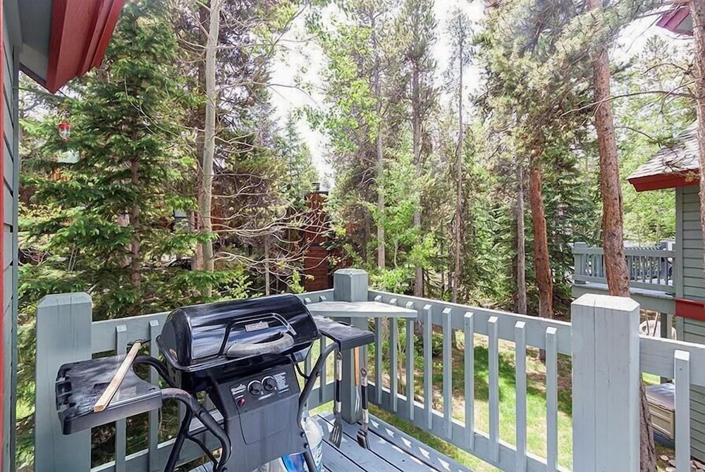 Pine Creek Lodge 3 Bedroom Townhouse by RedAwning
