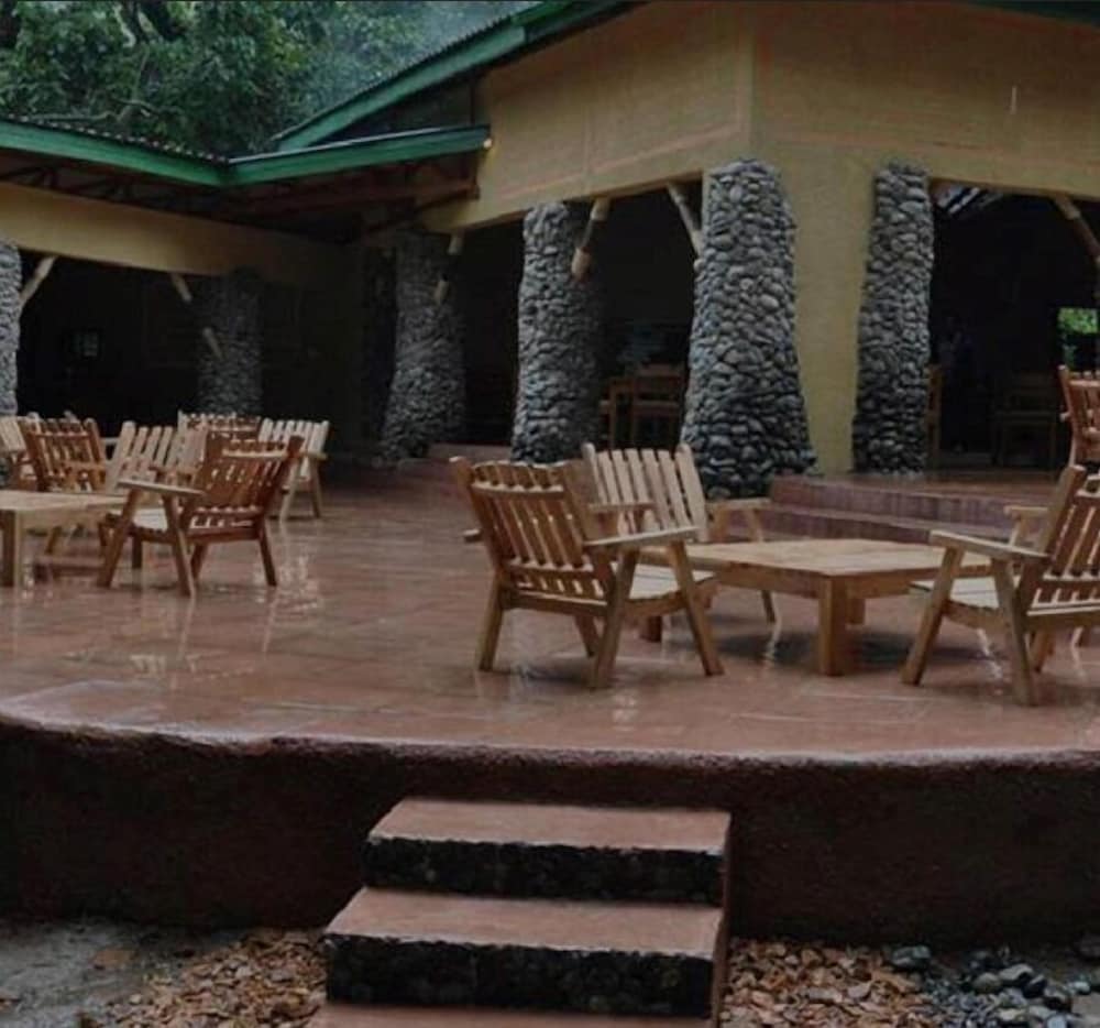 Equator Snow Geo Lodge