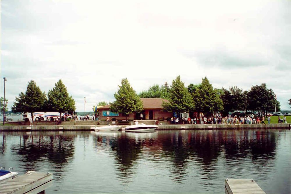 Brockville Vacations - The Noble Suites - Property Image 32