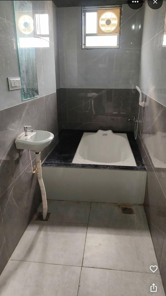 Hotel Rameshwaram Palace