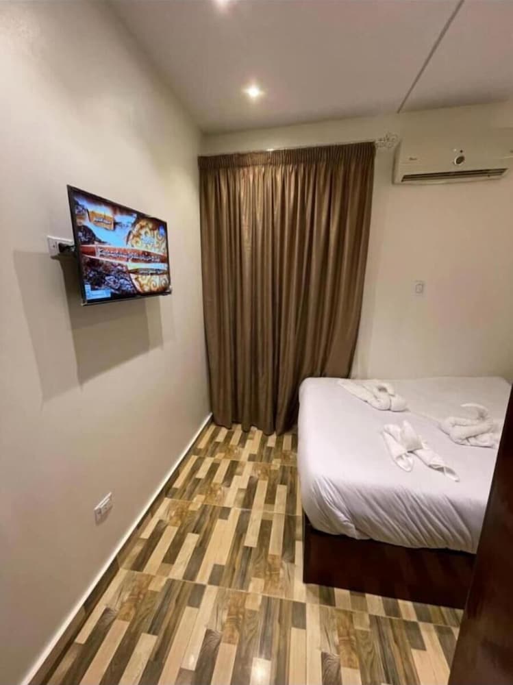 Basha Pyramids INN