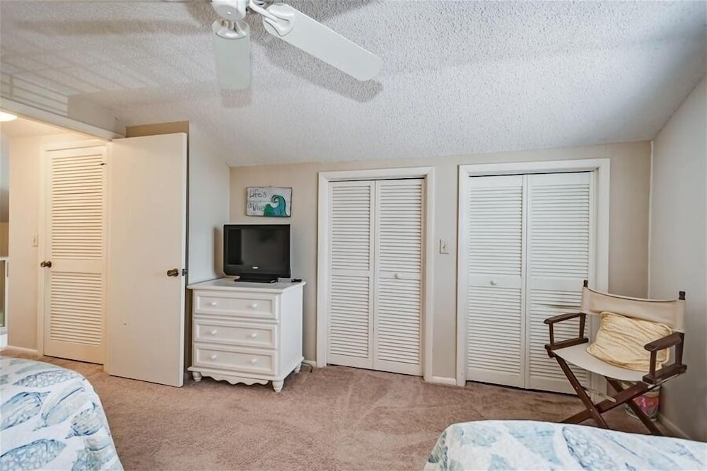 Turtleback 09 3 Bedroom Villa by RedAwning view 2