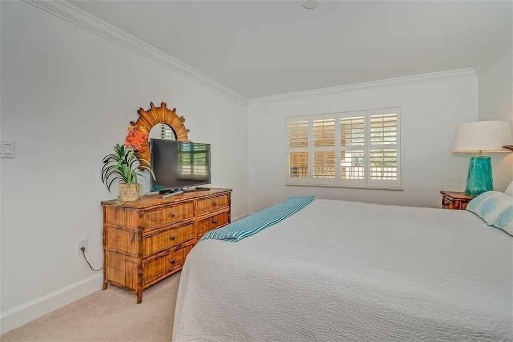 Sea Oats 344 2 Bedroom Condo by RedAwning view 4