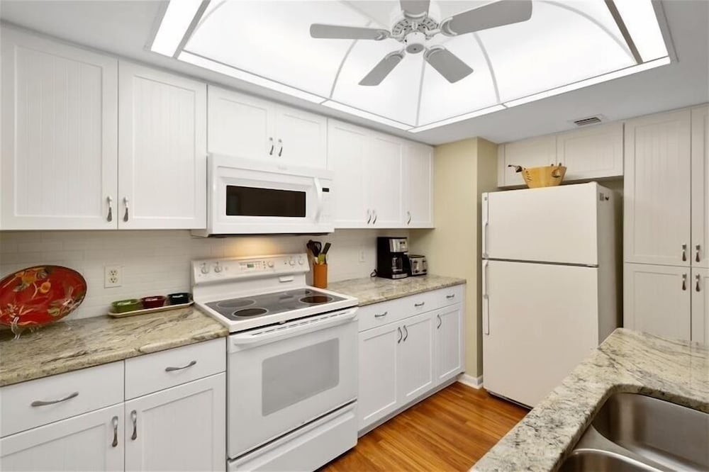 Sea Oats 123 2 Bedroom Condo by RedAwning view 3