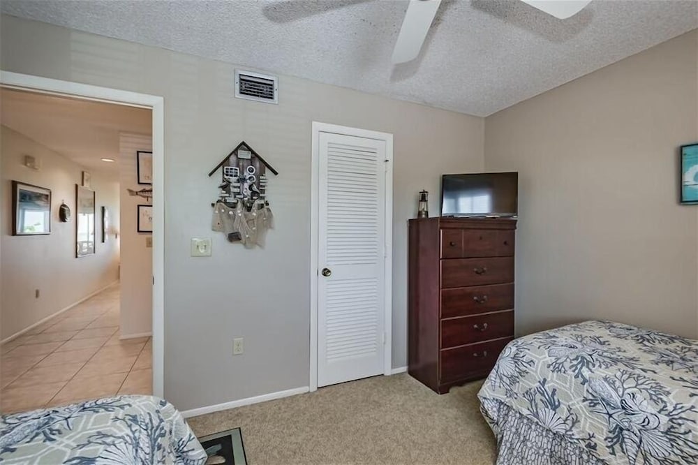 Turtleback 09 3 Bedroom Villa by RedAwning view 4