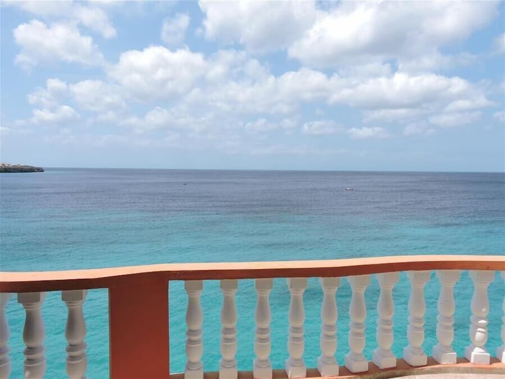Luxurious Villa with Great Sea View