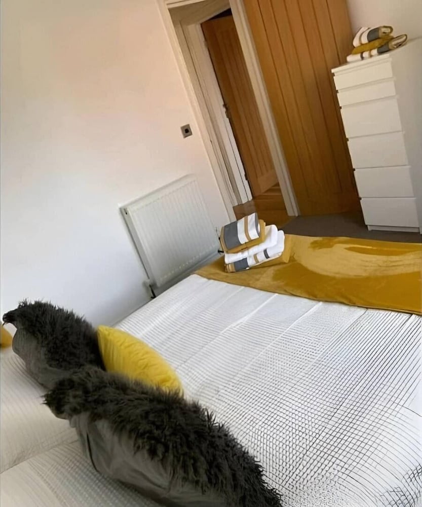 City Centre Duplex Sleeps 4 H55 view 3