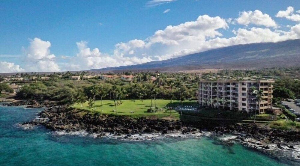 Kihei Surfside, #113 1 Bedroom Condo by RedAwning