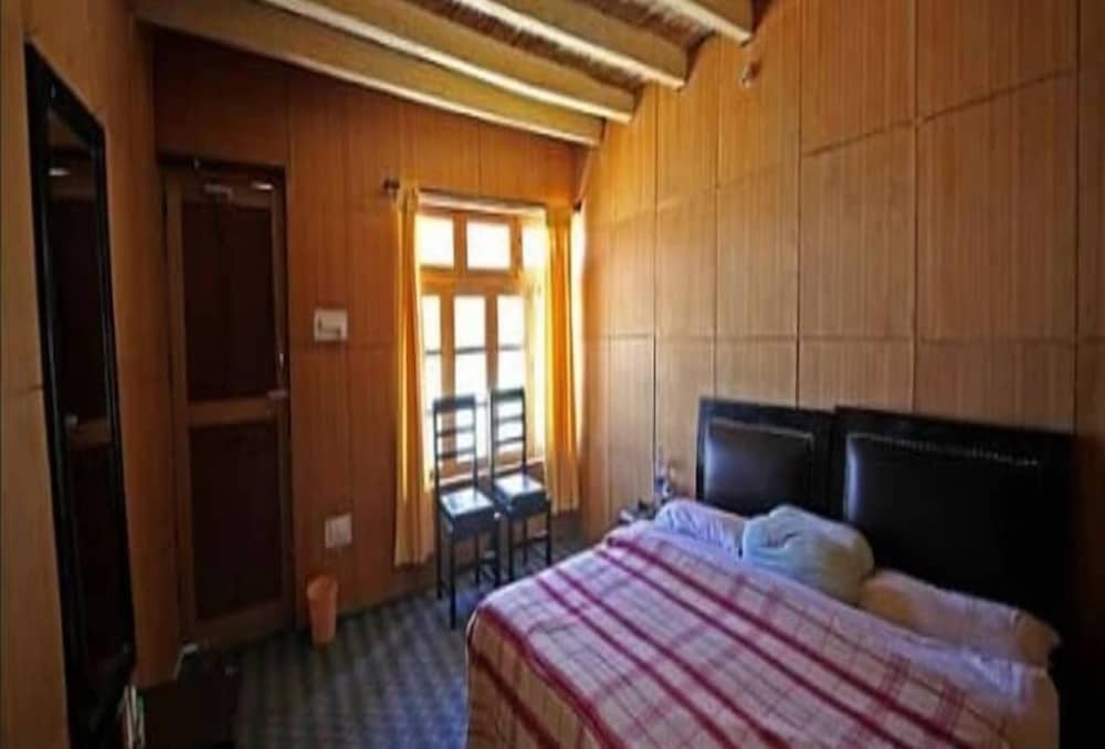 Chakshi Guest House