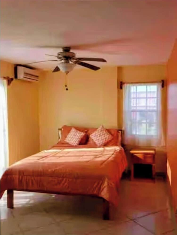 Paradise Suites & Residence
