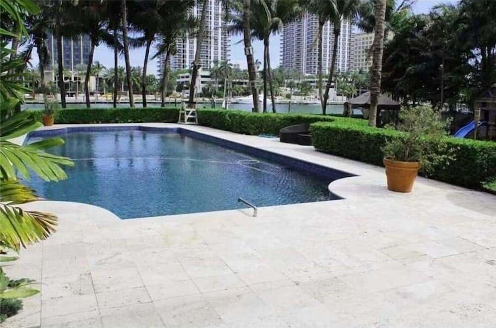 6 Bedroom Homes in Miami Beach by TMG - Image 3