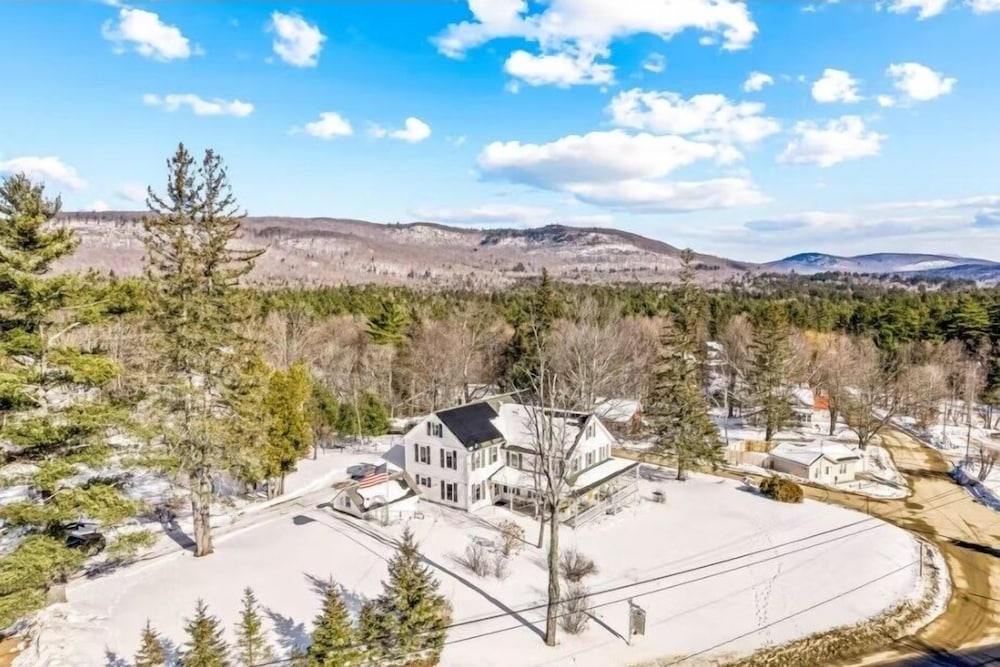 10 Mi To Gore Mountain: Home In Adirondack Park 5 Bedroom Home