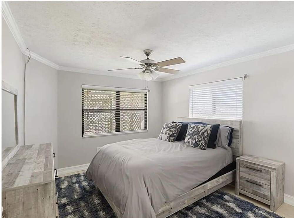 105th with Pool 654 3 bedroom 2 bedroom Remodel in works 3 Home