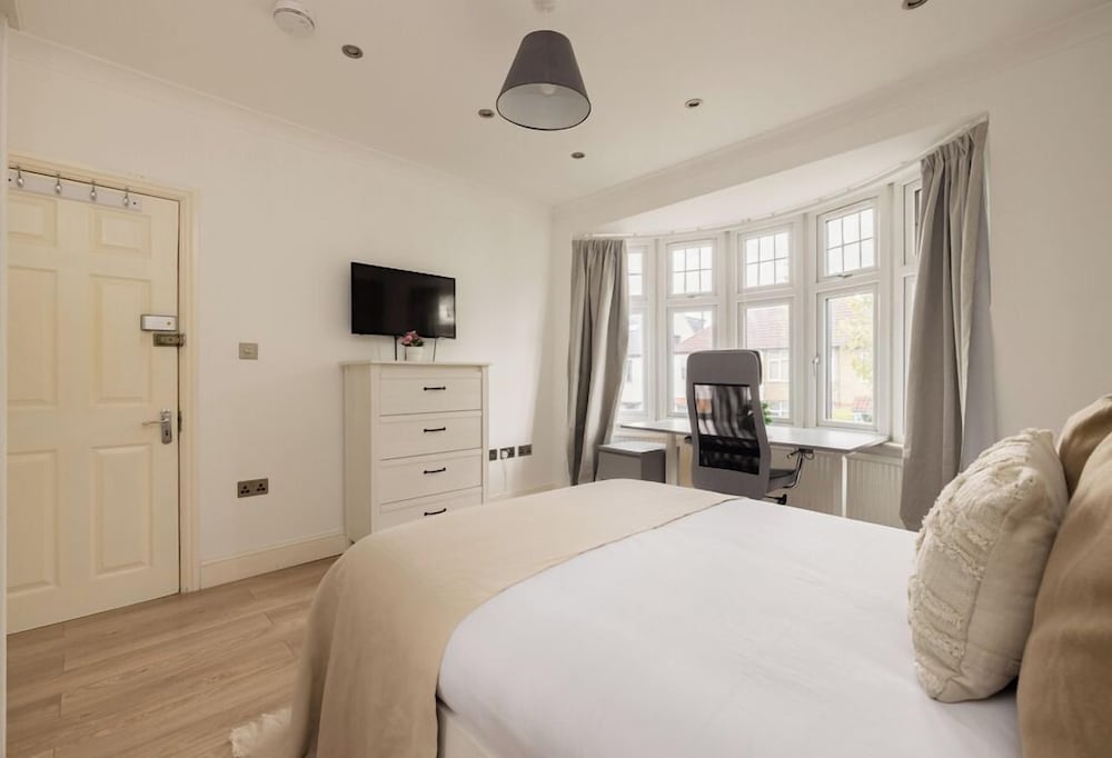 Cosy Double Room in Acton