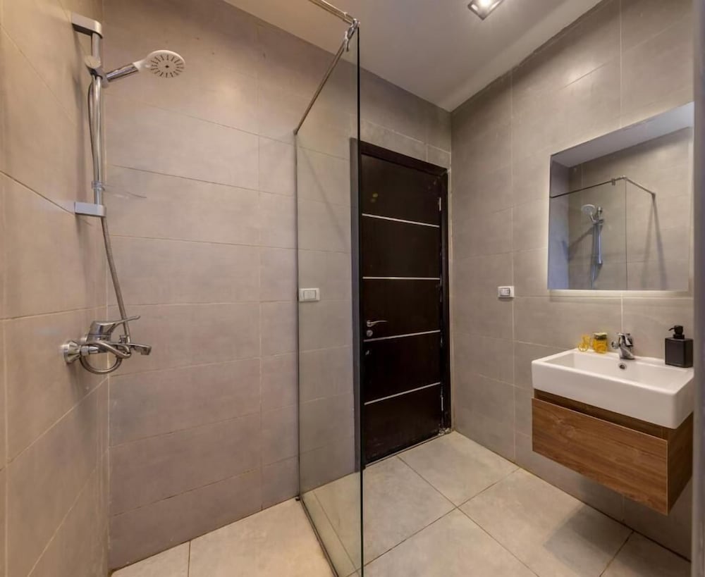 Travelholic Residence Golden Gates