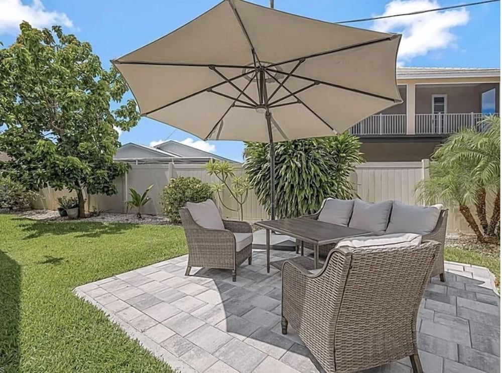 Fall In Naples Hot Tub On 107th 3 Bedroom Home