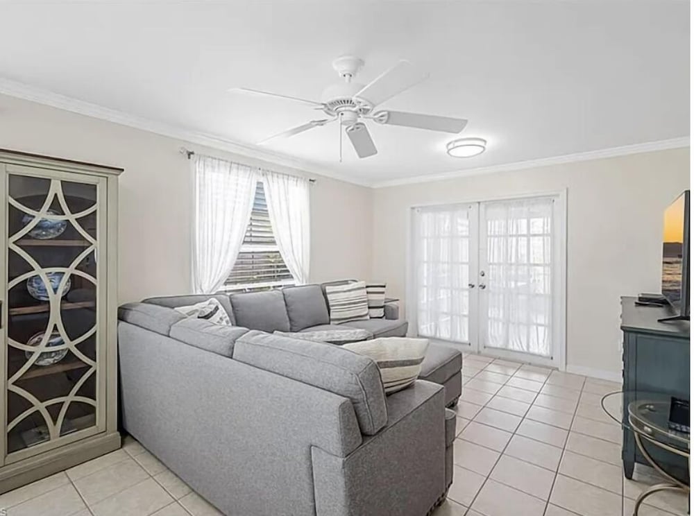 Fall In Naples Hot Tub On 107th 3 Bedroom Home