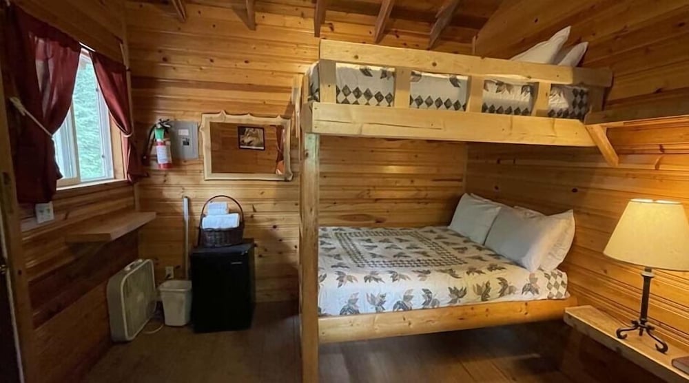 Timber Wolf Resort & Jeep Rentals