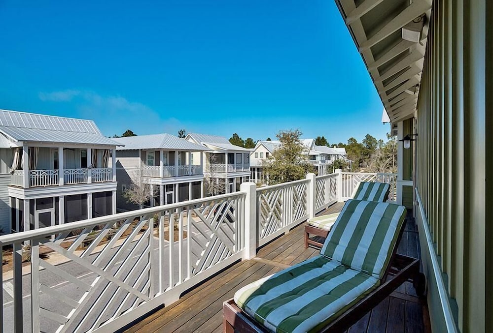 Coral Cottage 4 Bedroom Holiday Home by Five Star Properties