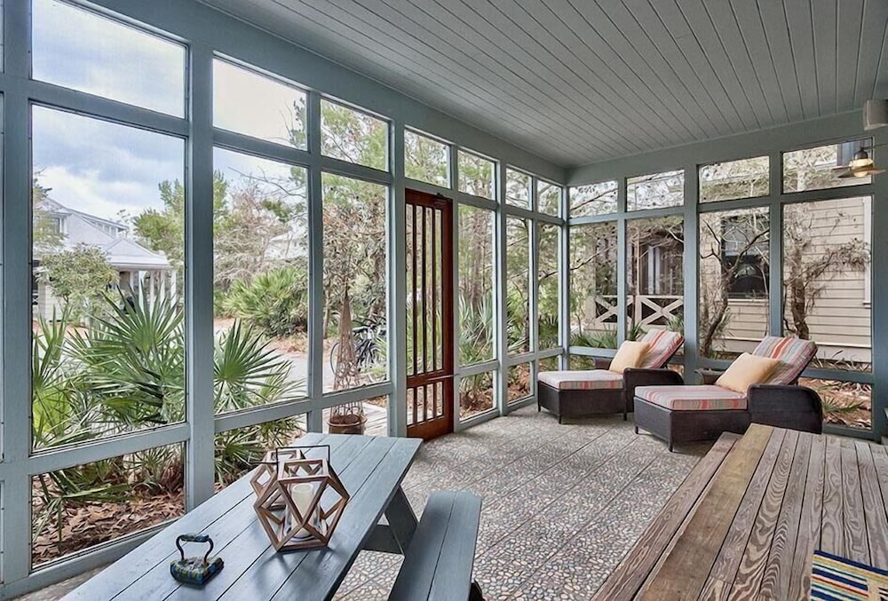Ocean 52 3 Bedroom Holiday Home by Five Star Properties