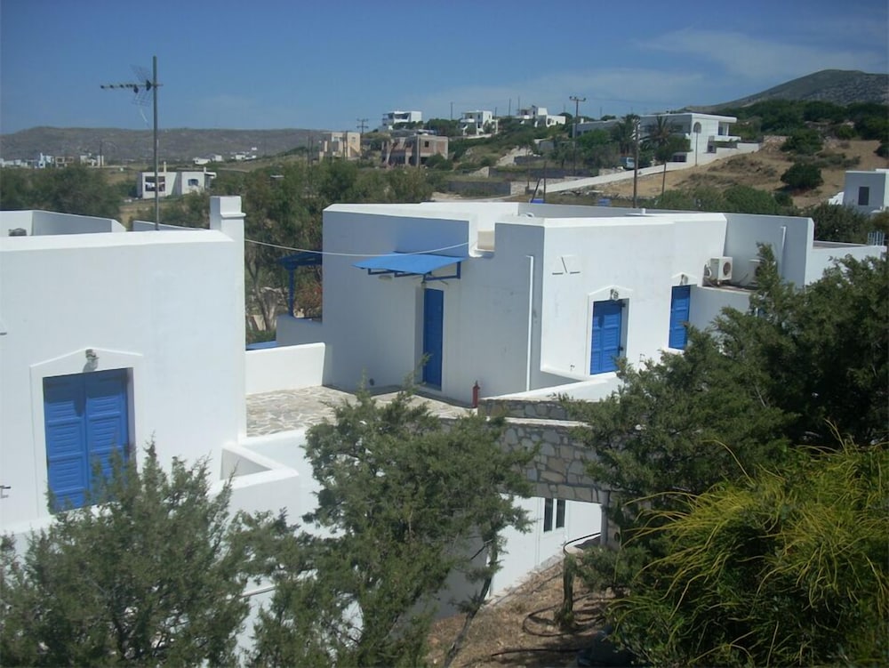 Aeraki Studios & Apartments