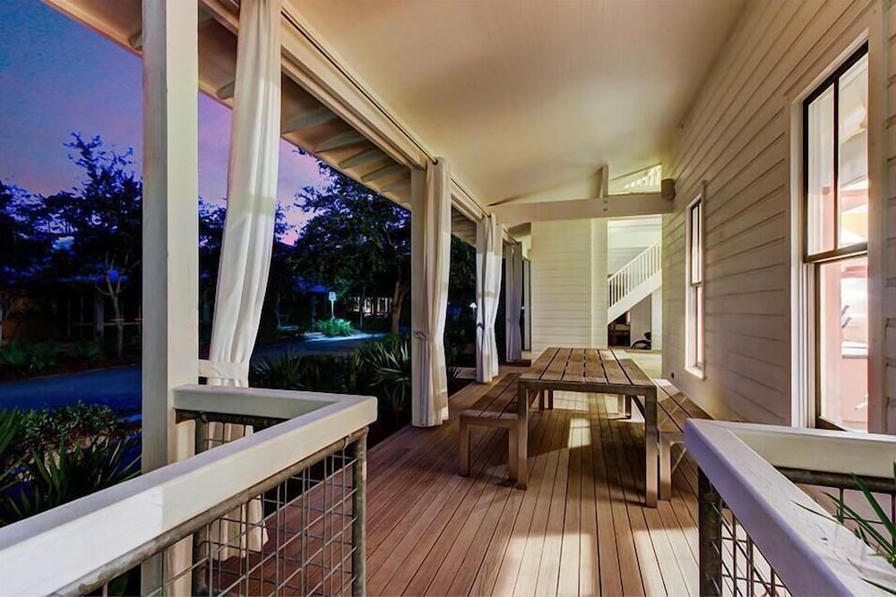The White House of Watercolor 4 Bedroom Holiday Home by Five Star Properties