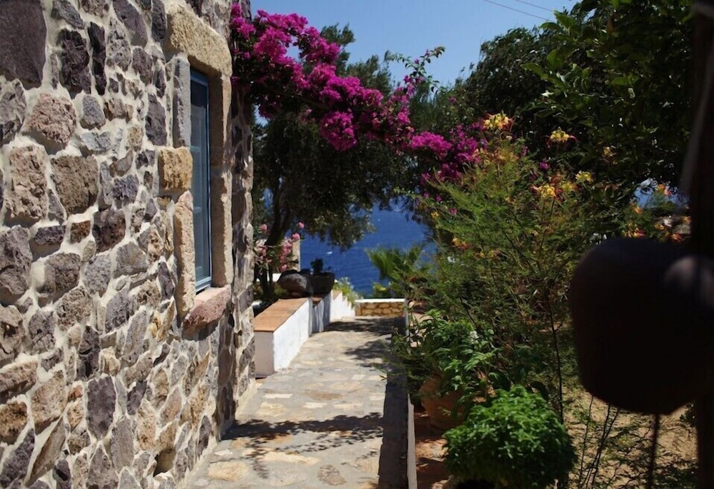 Eirini's Luxury Hotel Villas