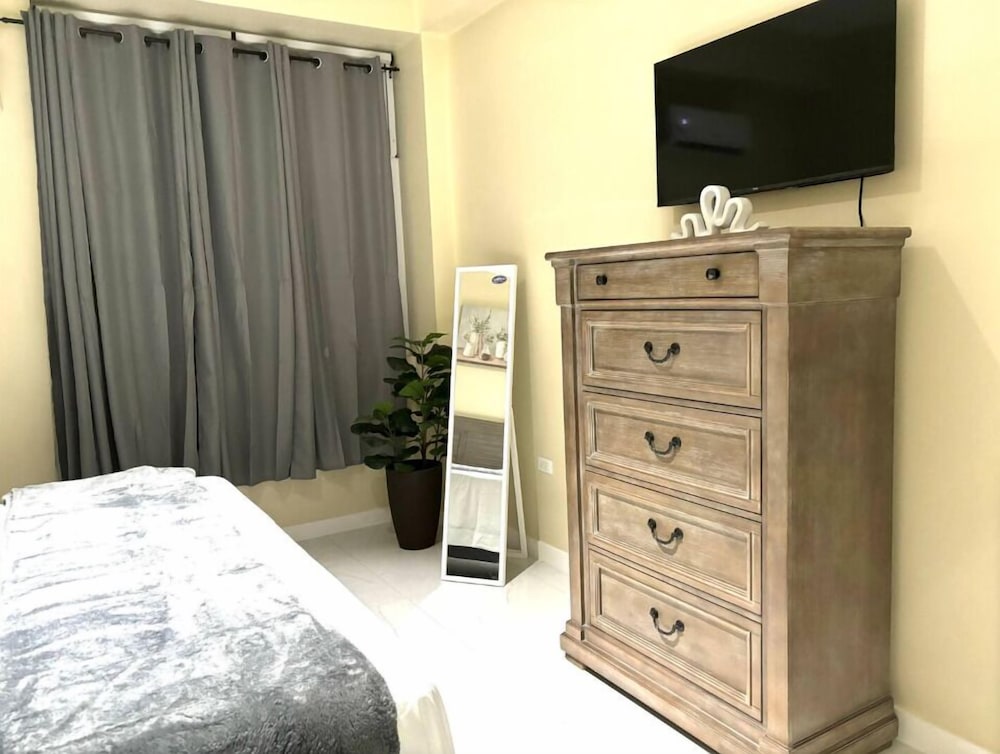 One Bedroom City Apartment with Pool
