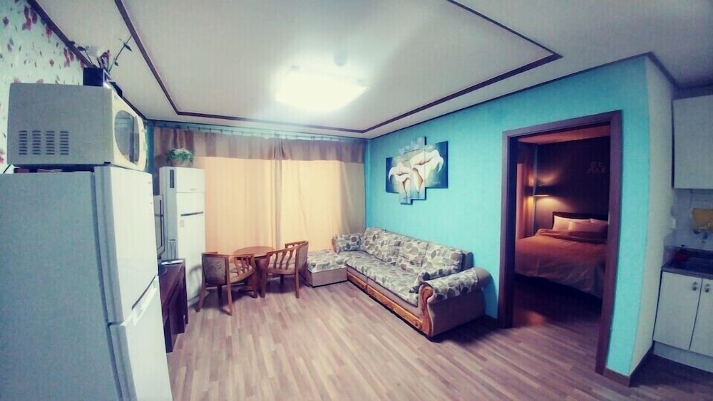 Elmar Condotel