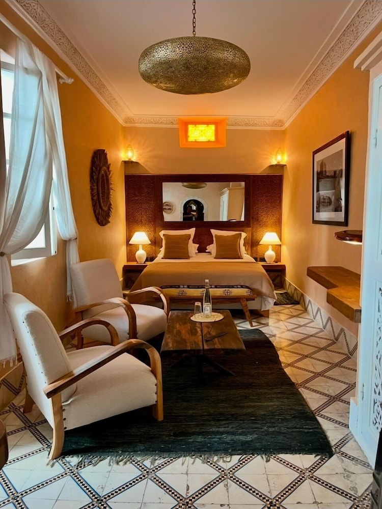 RIAD MALAÏKA