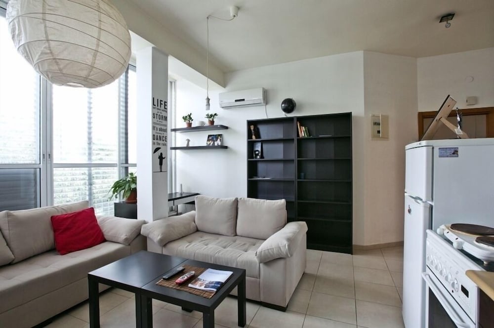 Apartment - Tel Aviv