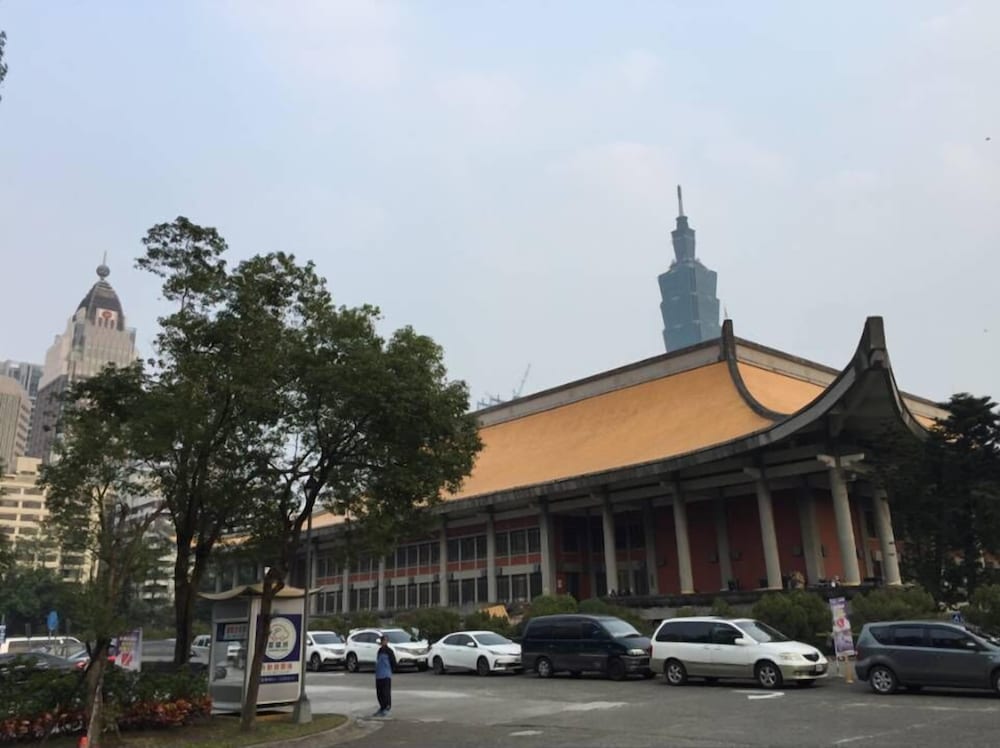 Dongqu Light Inn
