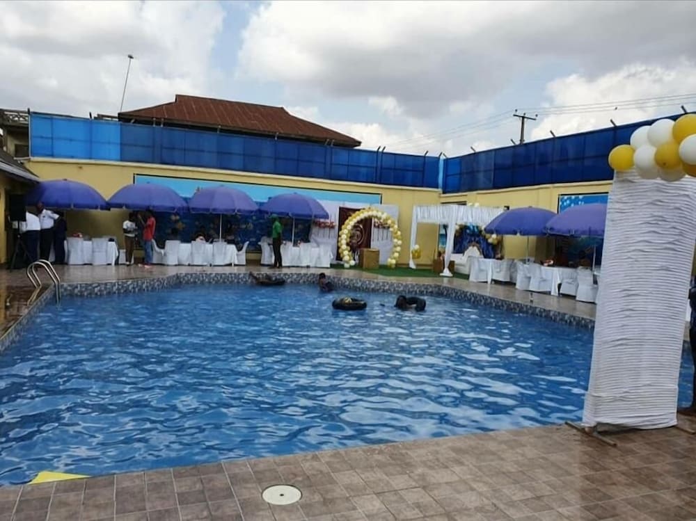Hotel Valerie Suites
